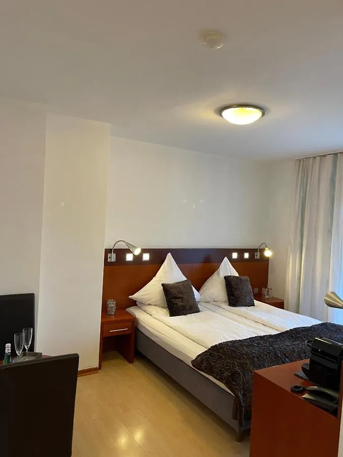 Griffin Hotel Am Neumarkt Cologne 3*,